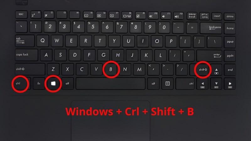 Dùng tổ hợp phím Windows + Crl + Shift + B để restart máy tính