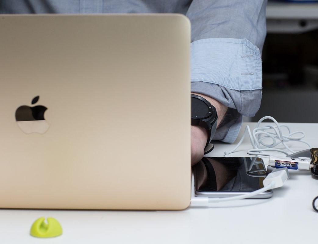 Macbook 12 inch 2015 kết nối