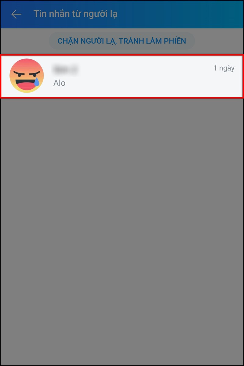 alt text: Giao diện tin nhắn Zalo trên điện thoại với mục Tin nhắn từ người lạ được khoanh đỏ