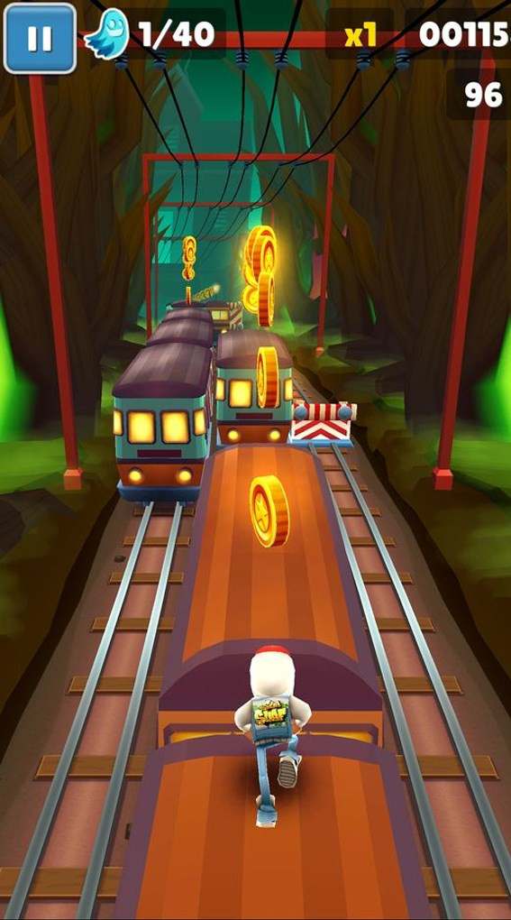 alt="Chạy trên nóc tàu trong Subway Surfers"