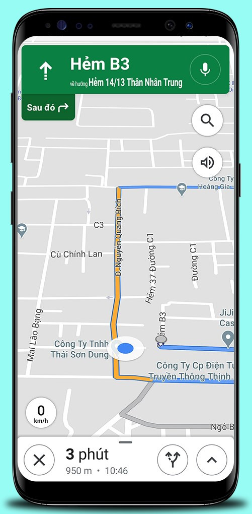 alt: Giao diện Google Maps trên điện thoại hiển thị đường đi và các địa điểm xung quanh