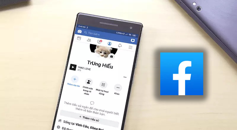 alt text: Giao diện trang cá nhân Facebook với tiểu sử được thêm vào