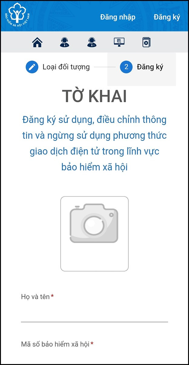 Điền th&ocirc;ng tin c&aacute; nh&acirc;n v&agrave; chụp ảnh CMND/CCCD