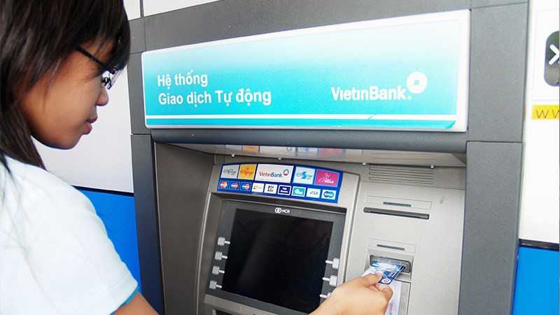 Kiểm tra số dư tại cây ATM