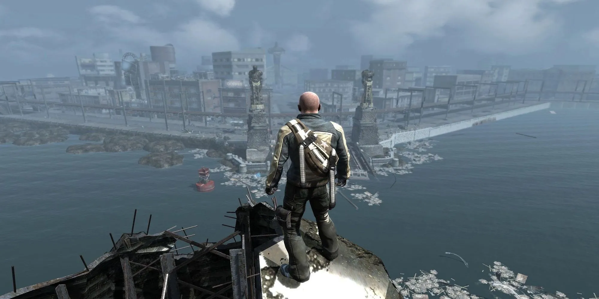 Cole MacGrath nhìn xuống thành phố Empire City trong Infamous.