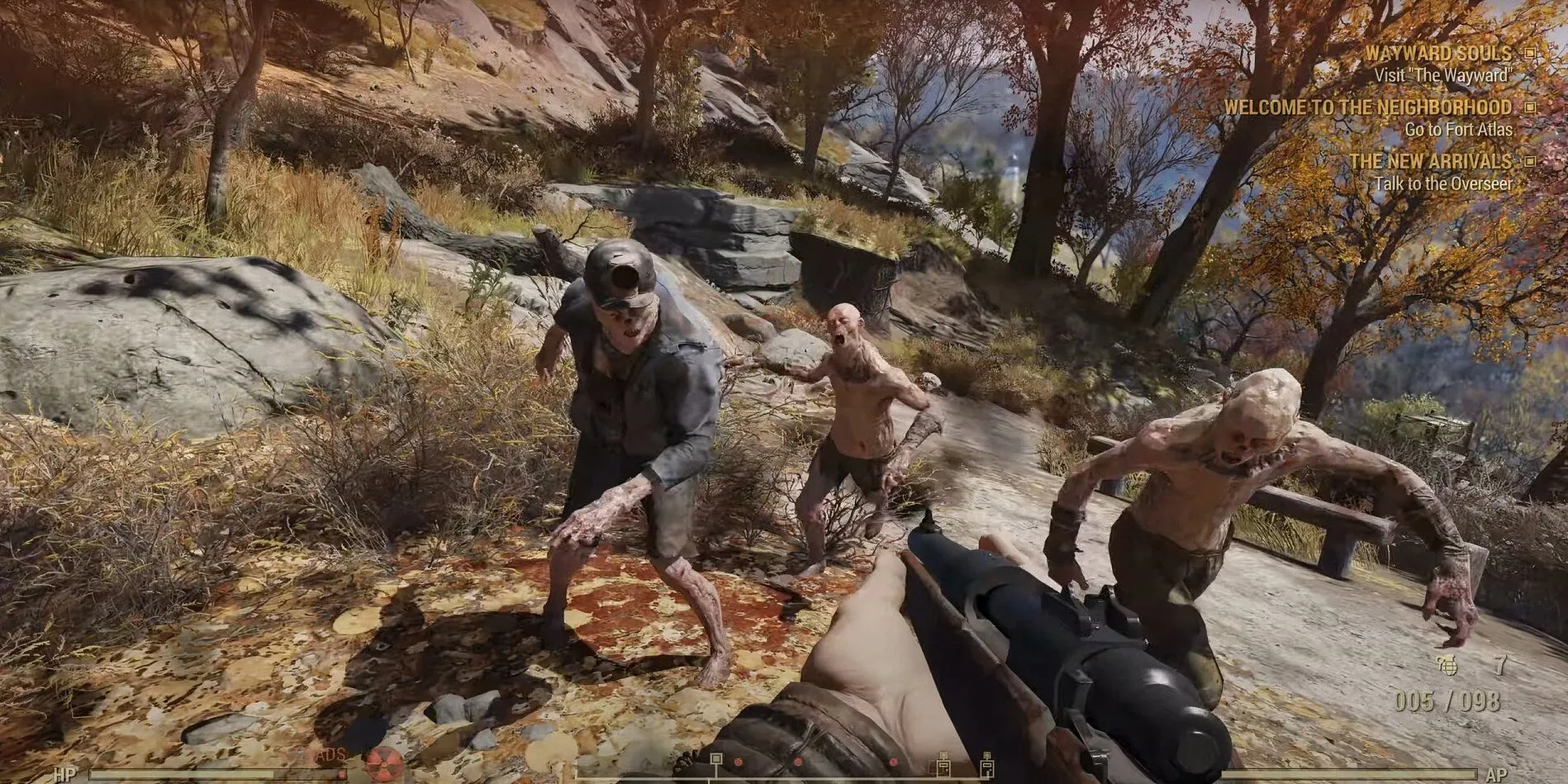 Gameplay Fallout 76 cho thấy người chơi bị tấn công bởi Ghouls trong một khu vực đổ nát