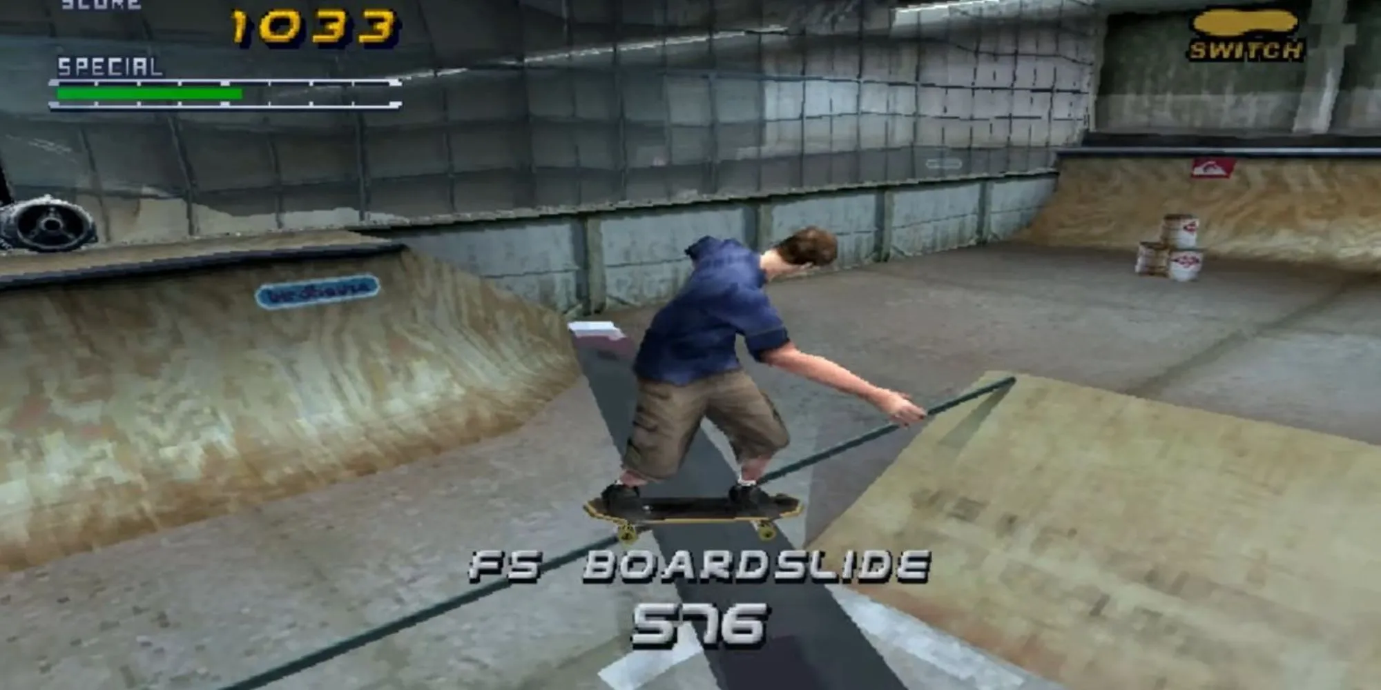 Gameplay trượt ván trong màn chơi Hangar của Tony Hawk's Pro Skater 2