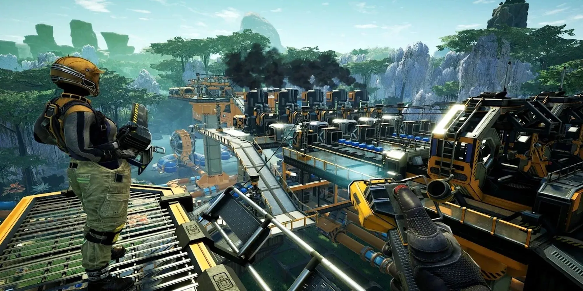 Hình ảnh game Satisfactory, thể hiện nhà máy phức tạp trong môi trường hành tinh lạ