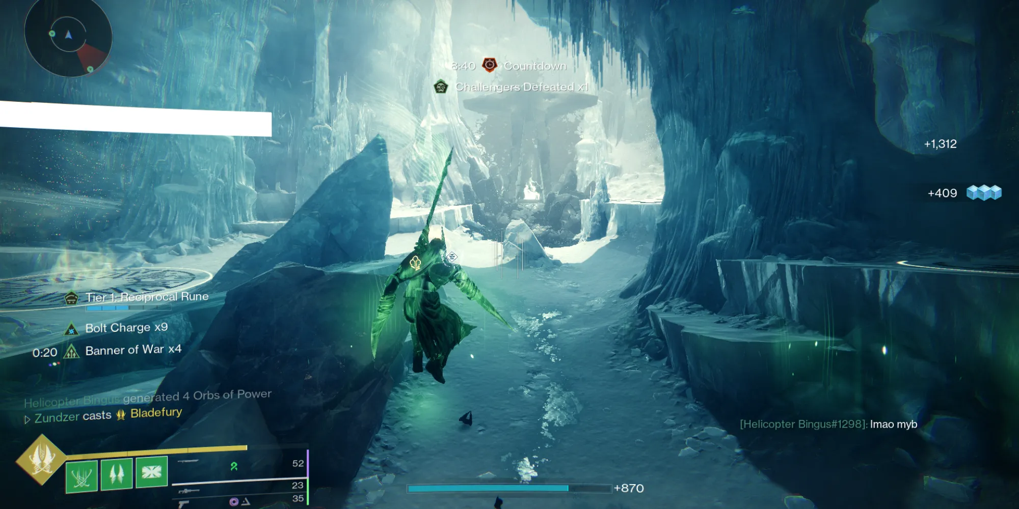 Người chơi Destiny 2 chuẩn bị bước vào cổng dịch chuyển trong Court of Blades