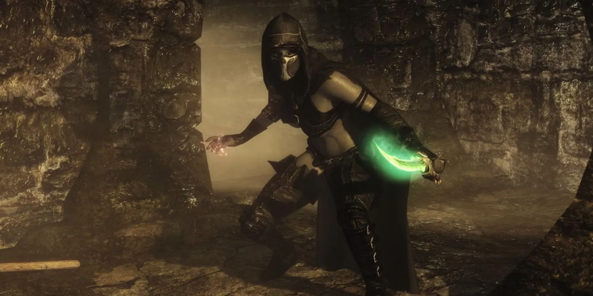 Nhân vật đang lén lút trong Skyrim với cung tên