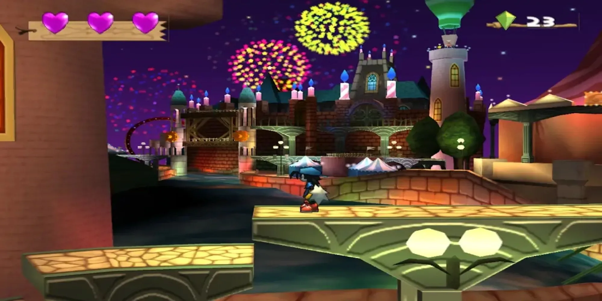 Nhân vật Klonoa trong game Klonoa 2 Lunatea's Veil đang bay lượn giữa khung cảnh mộng ảo