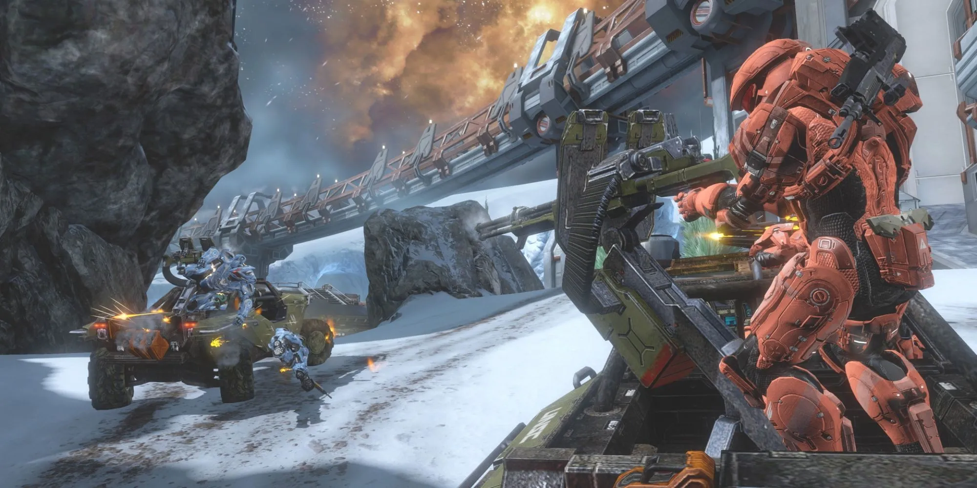 Nhân vật Master Chief nhìn về phía cấu trúc Forerunner trong game Halo 4