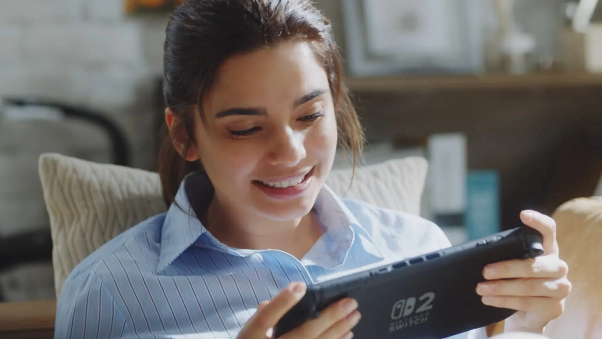 Nintendo Switch 2 ở chế độ cầm tay, minh họa cho trải nghiệm di động