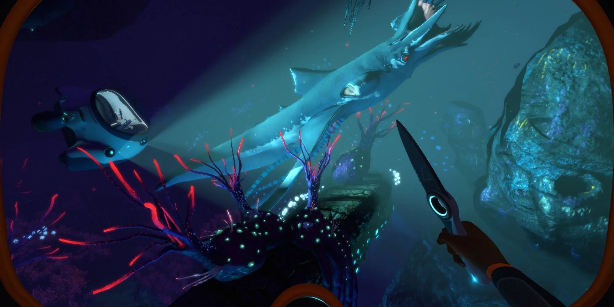 Quái vật Squidshark trong Subnautica trước một chiếc tàu ngầm