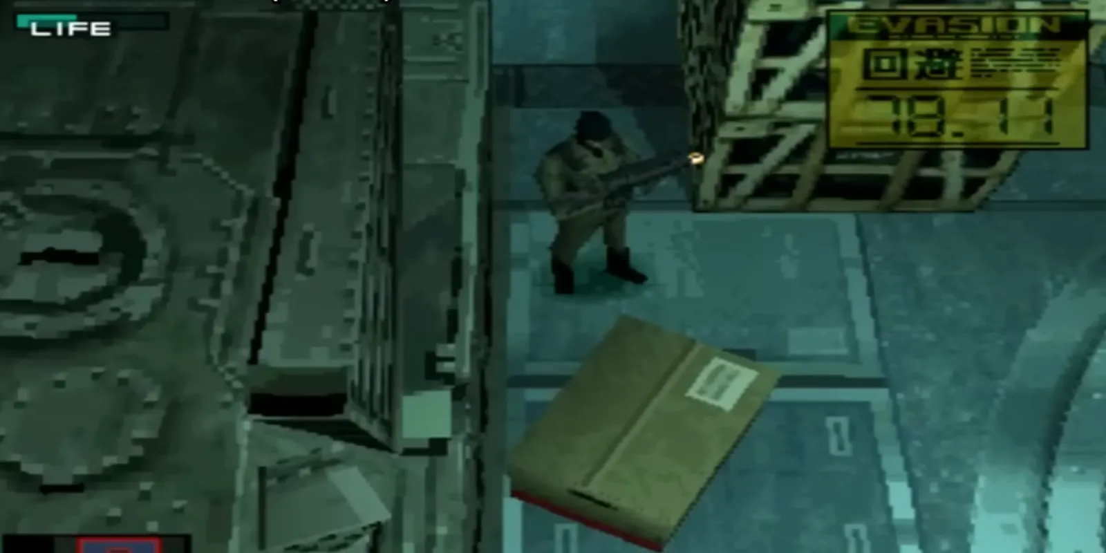 Solid Snake ẩn mình trong chiếc thùng carton quen thuộc trong Metal Gear Solid