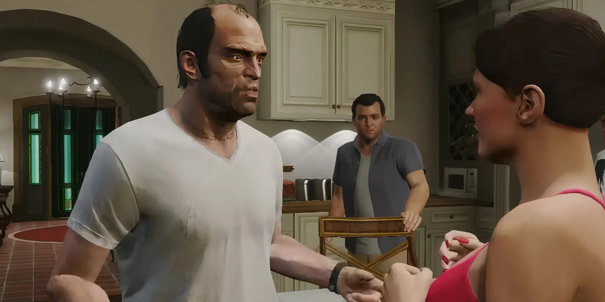 Trevor Philips GTA 5 đang nói chuyện với Amanda, Michael ở phía sau