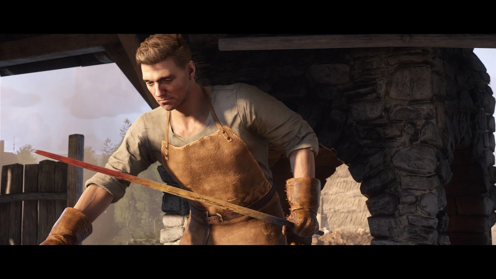 Cận cảnh chi tiết áo giáp và vũ khí của Henry trong Kingdom Come Deliverance 2, cho thấy sự tỉ mỉ trong thiết kế trang bị.