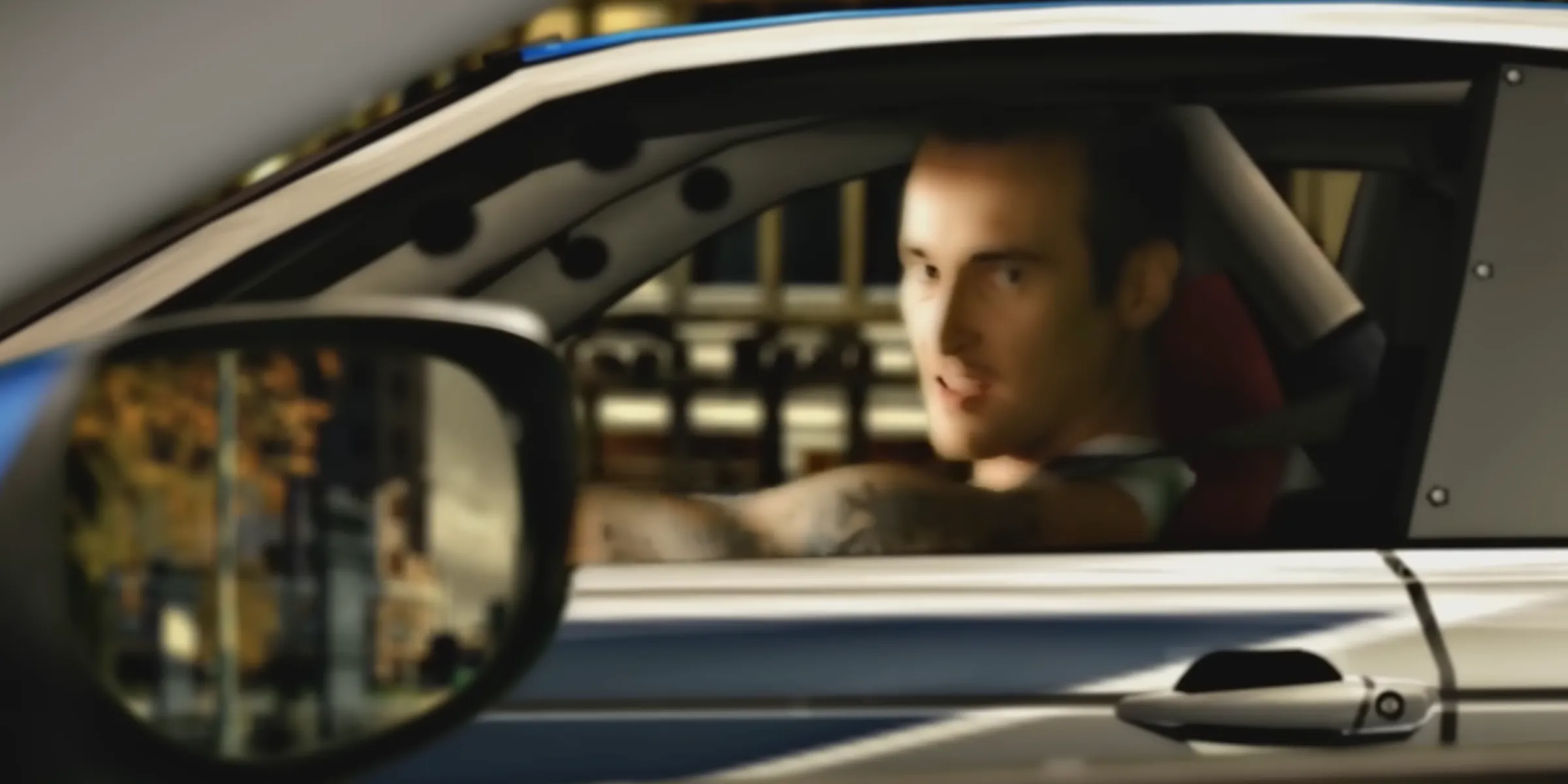 Kẻ thù chính Razor với chiếc xe bị đánh cắp trong Need for Speed: Most Wanted
