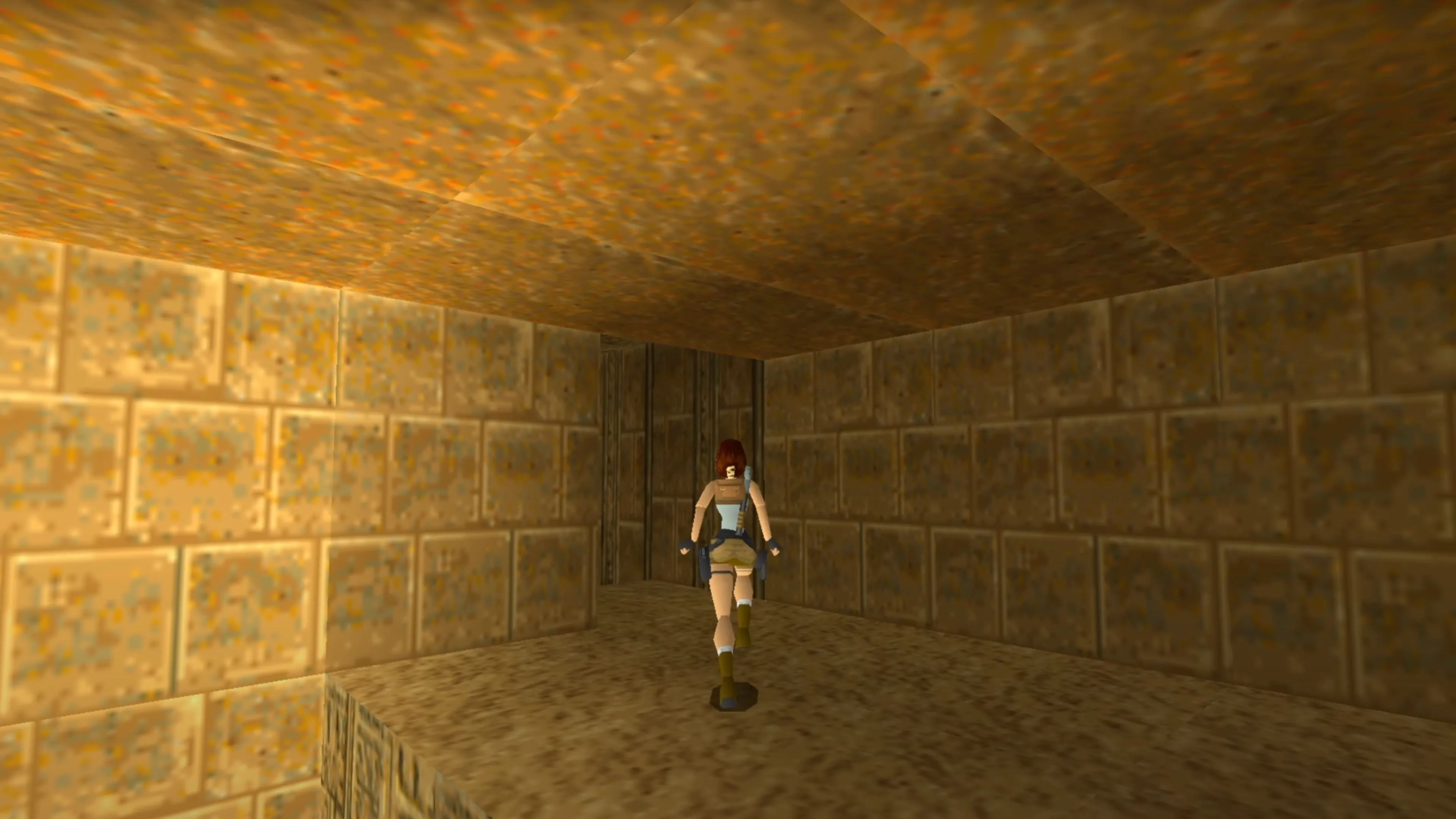 Lara Croft khám phá thư viện rộng lớn trong Biệt thự Croft, một địa điểm nổi tiếng trong series Tomb Raider