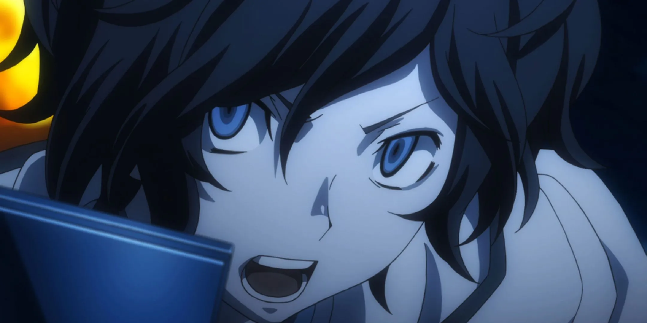 Nhân vật chính của Shin Megami Tensei: Devil Survivor 2 Record Breaker với biểu cảm căng thẳng.
