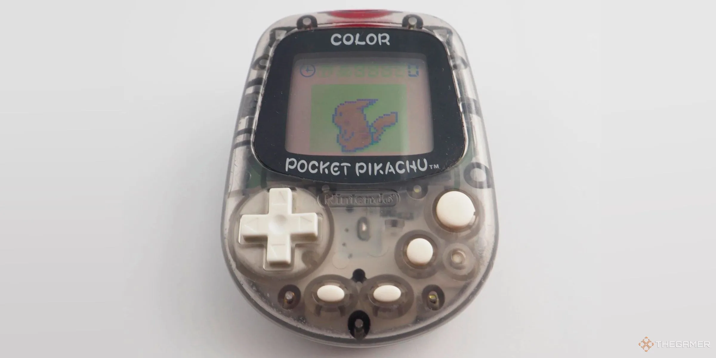 Pikachu hiển thị trạng thái không vui trên thiết bị nuôi thú ảo Pocket Pikachu Color.